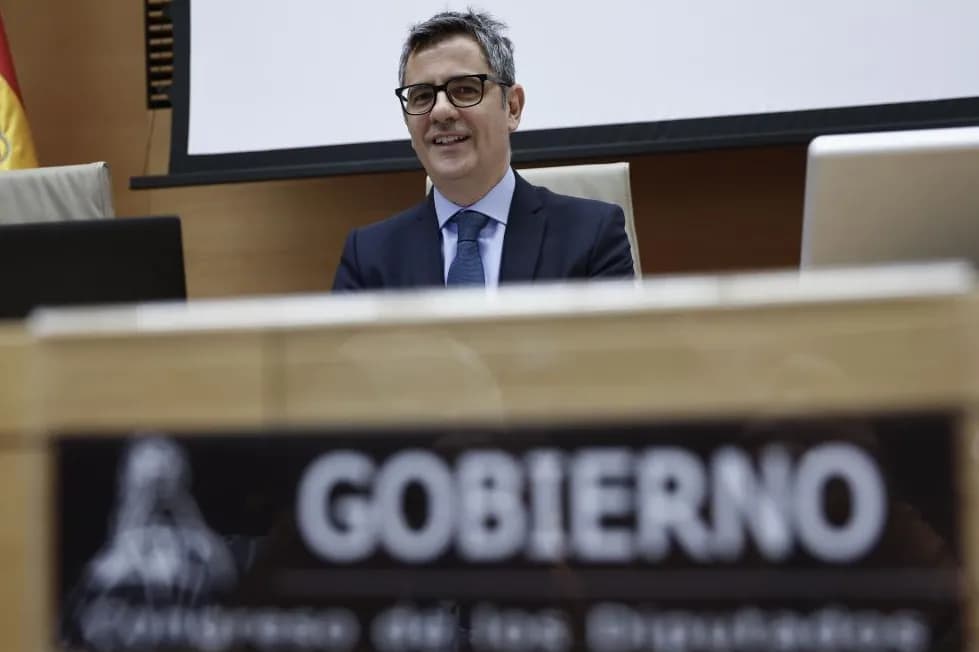 Triunfalismo en el atril: estabilidad proclamada mientras arde el debate