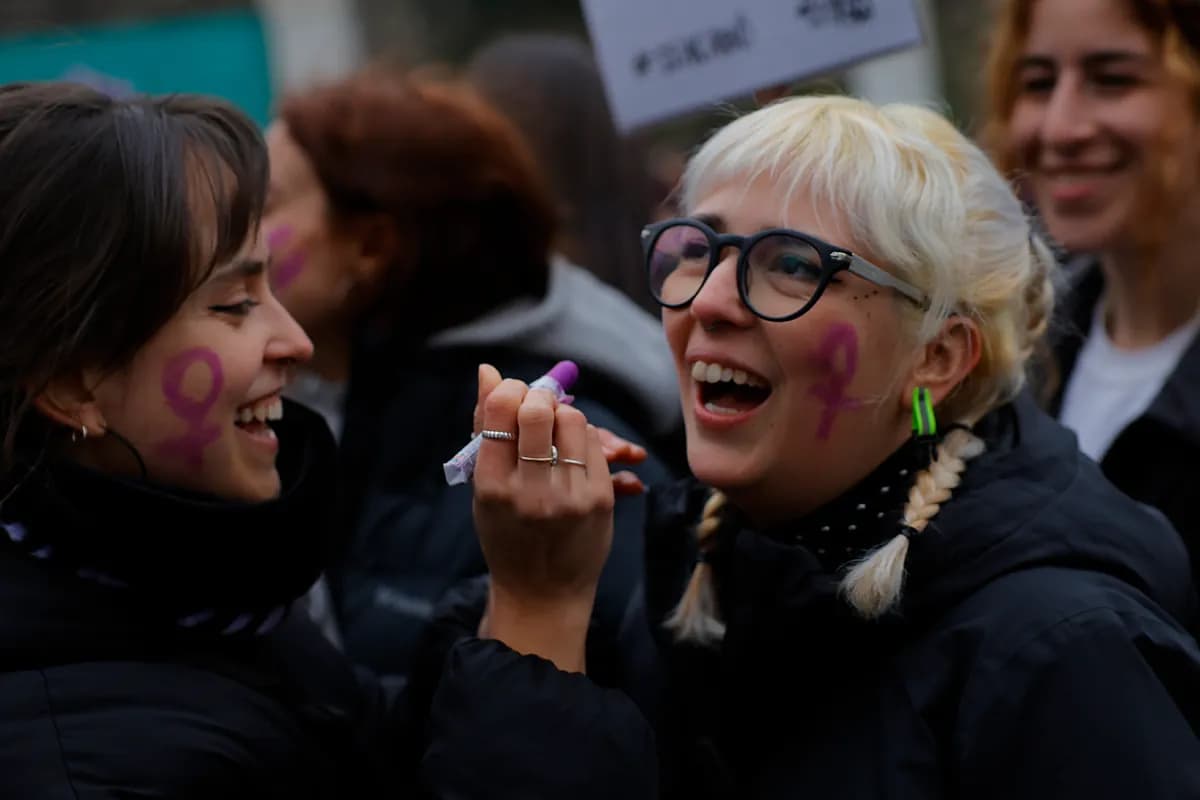 La juventud europea se resquebraja: hombres a la derecha, mujeres al centro
